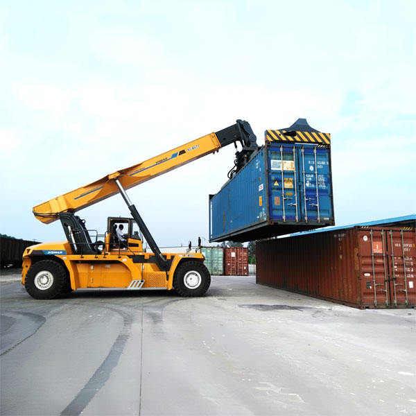container reach stacker