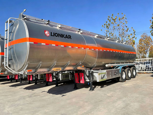 3 axle aluminium tanker trailer front left