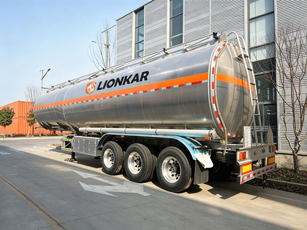 3 axle aluminium tanker trailer rear left